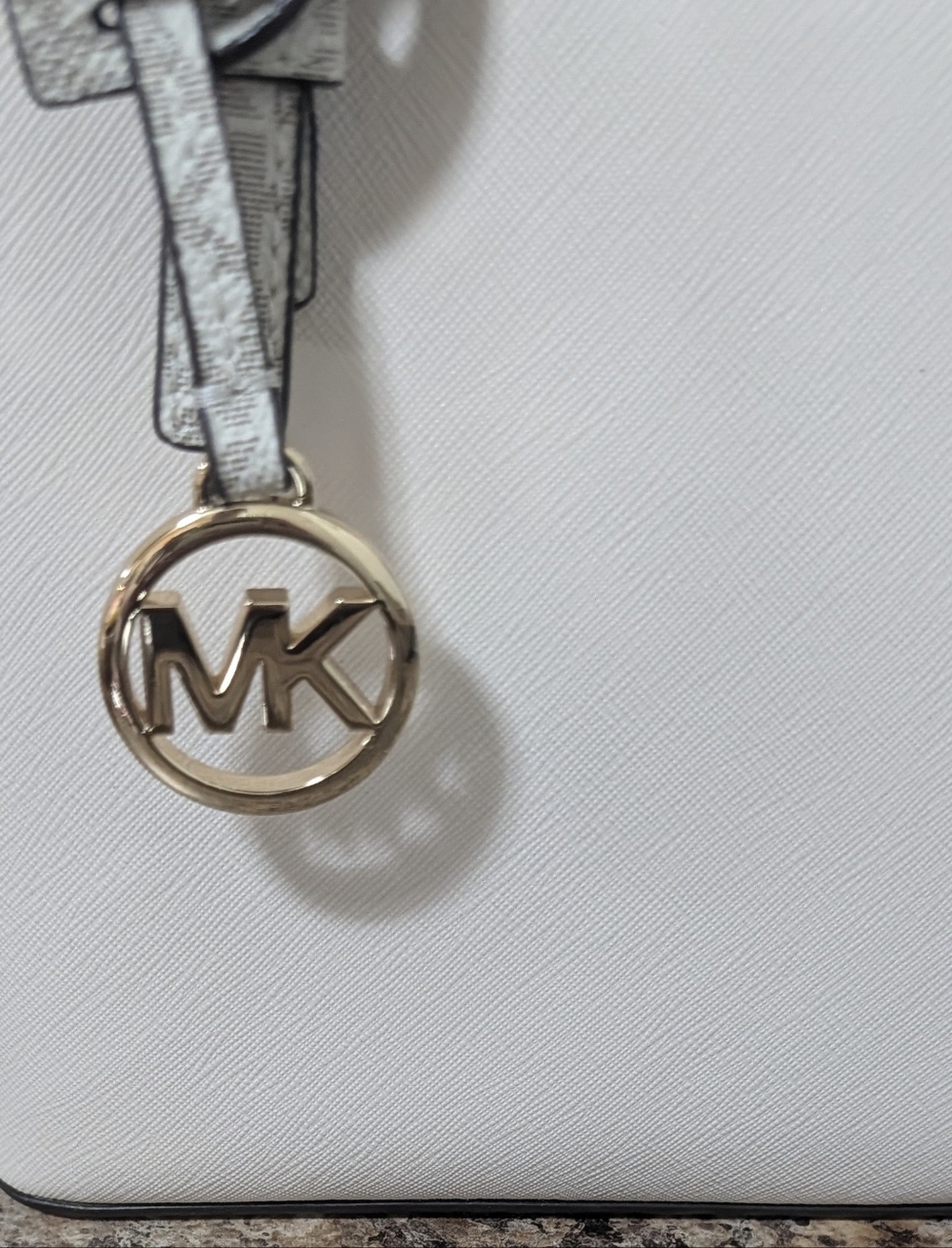 NWT Michael Kors Jet Set Tote  Cream and White Saffiano Tote with Gold Hardware - Picture 2 of 10